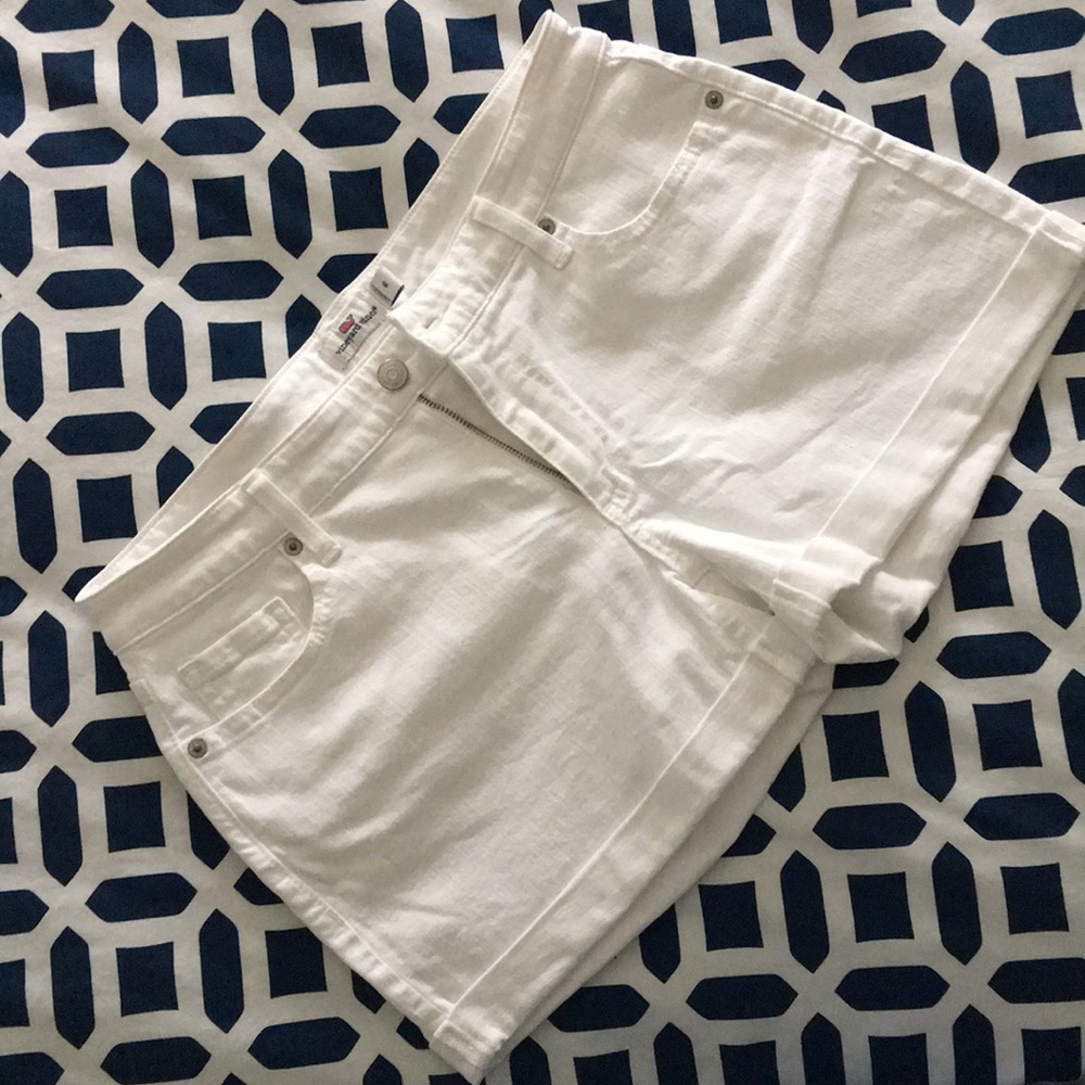 MUST SELL Women’s white Vineyard Vines jean shorts